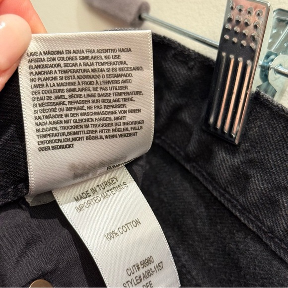 AGOLDE Dee Black Jean Shorts Womens Size 25 - Picture 8 of 11